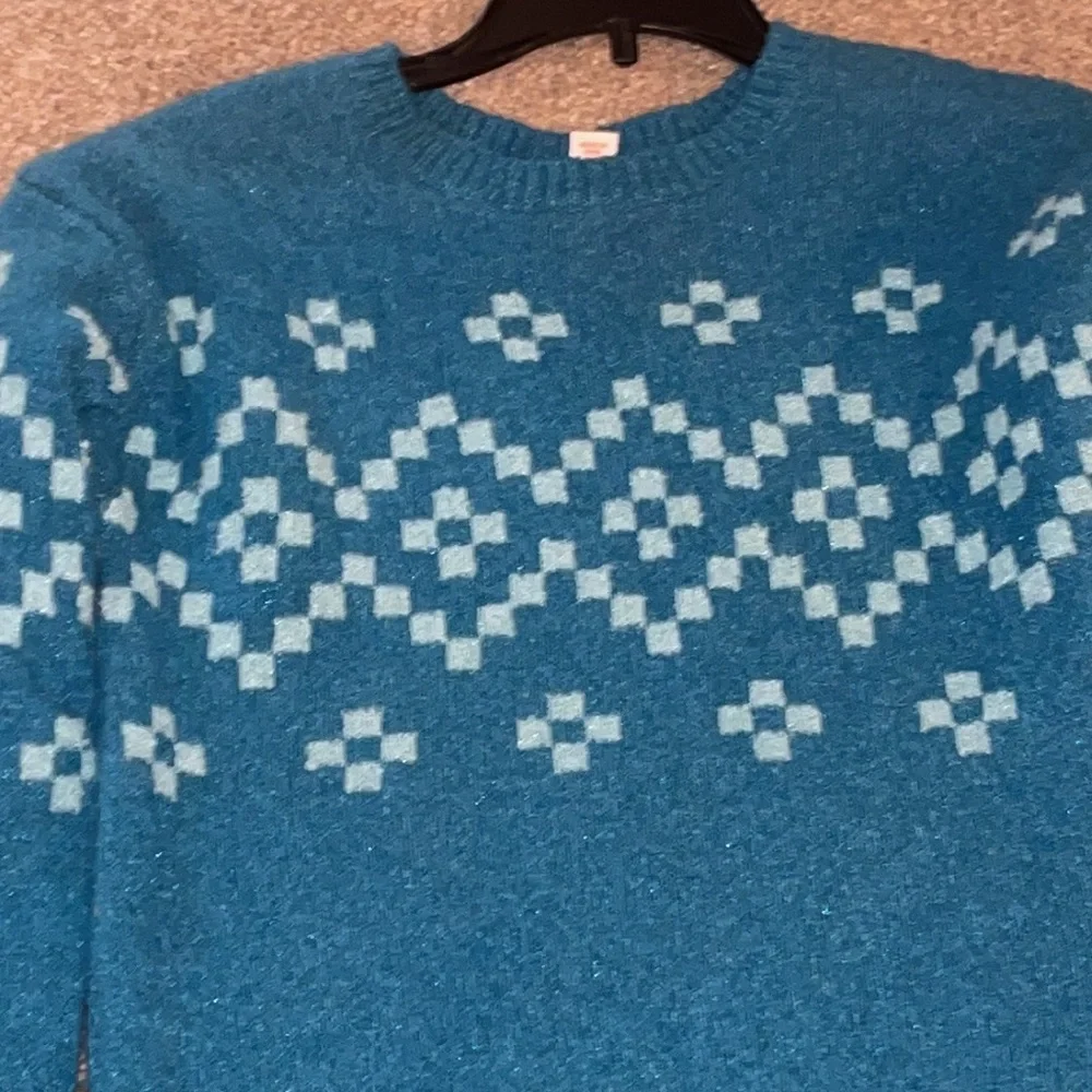 Cat and jack child’s sweater in teal size L super comfy